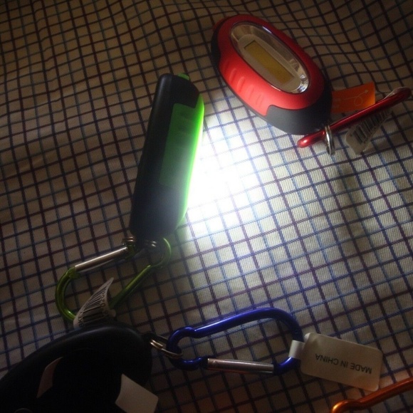 Colors COB LED FlashLight w Emergency Strobe KeyChain Key Ring  *COLOR CHOICE* - Picture 3 of 4